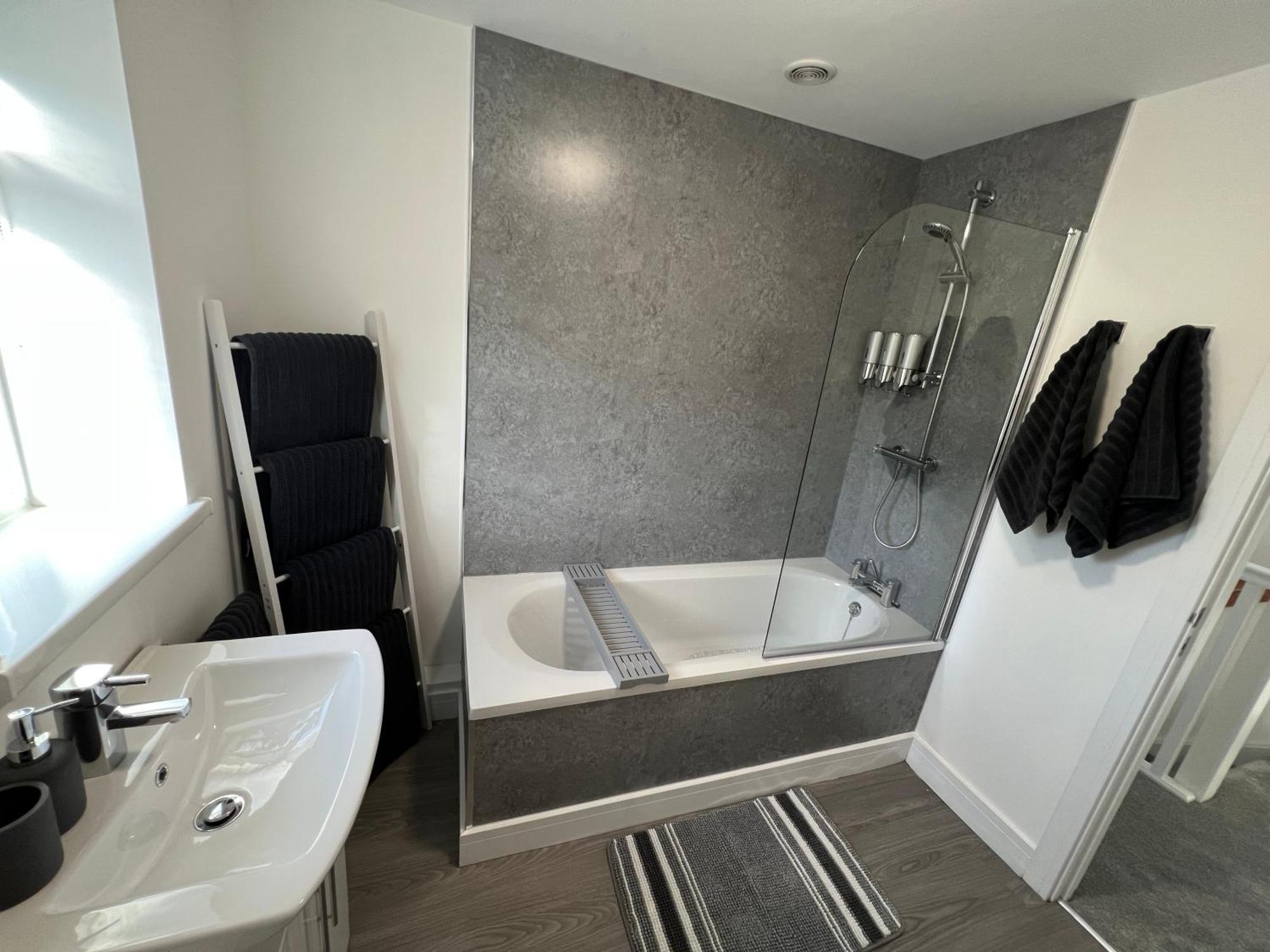 Modern, Two Double Bedroom House With Free Parking Chepstow Εξωτερικό φωτογραφία