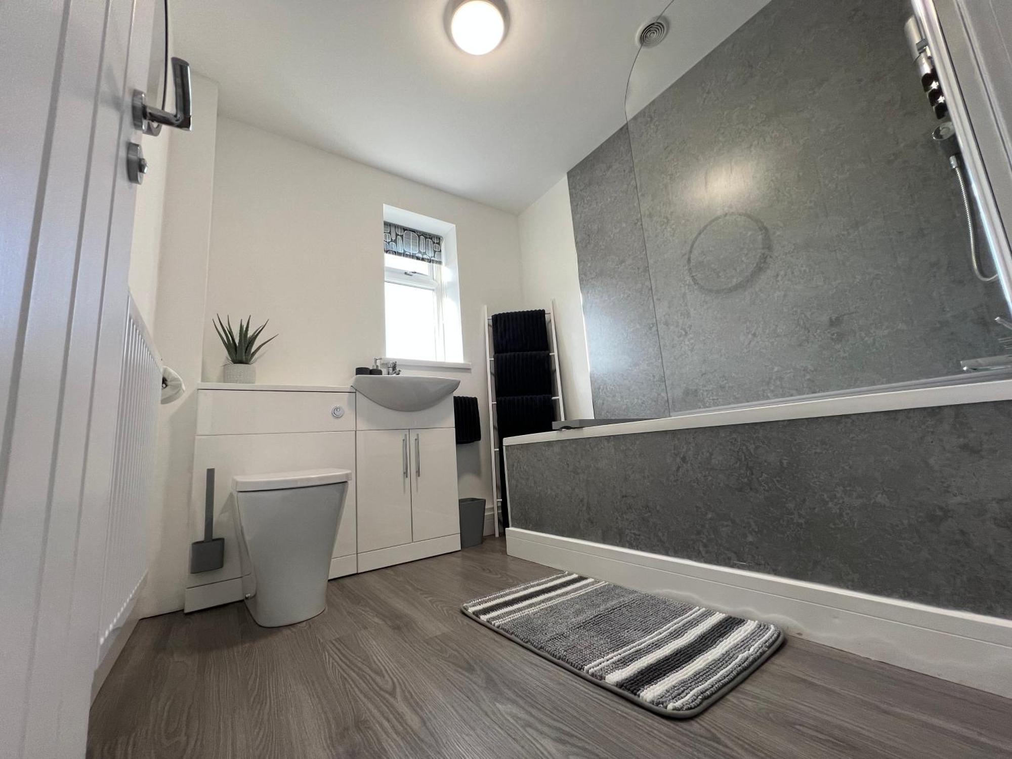 Modern, Two Double Bedroom House With Free Parking Chepstow Εξωτερικό φωτογραφία
