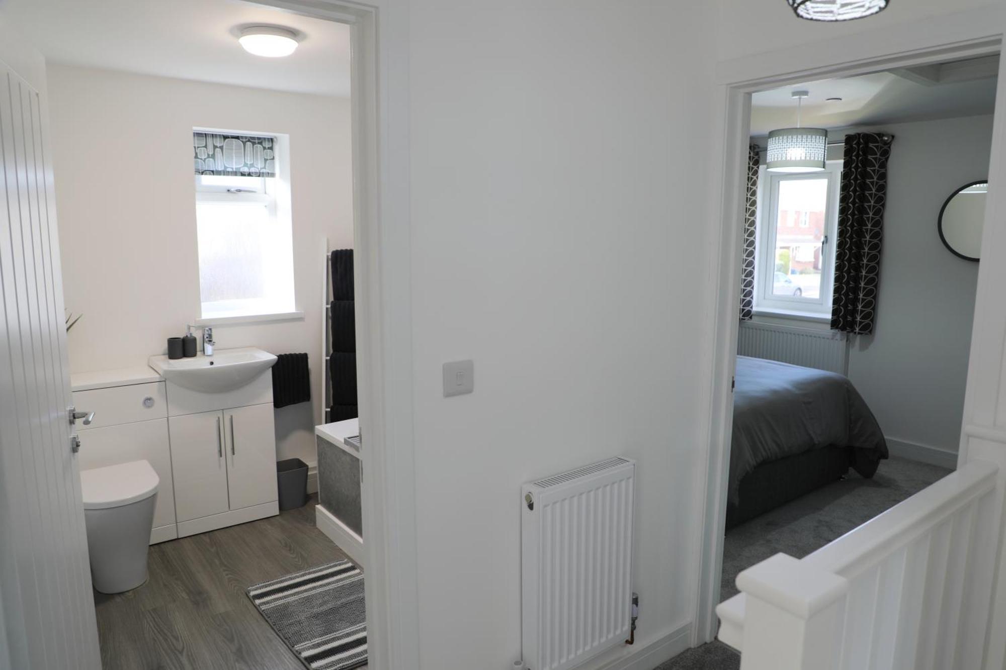 Modern, Two Double Bedroom House With Free Parking Chepstow Εξωτερικό φωτογραφία